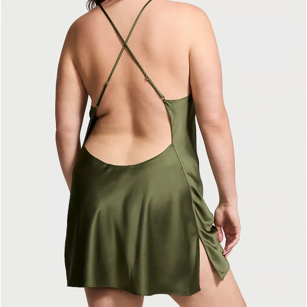 New  VICTORIA'S SECRET Satin Open-Back Slip‎